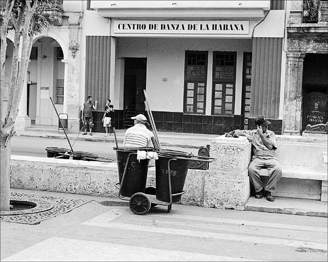2-workers-on-Prado-resting.jpg