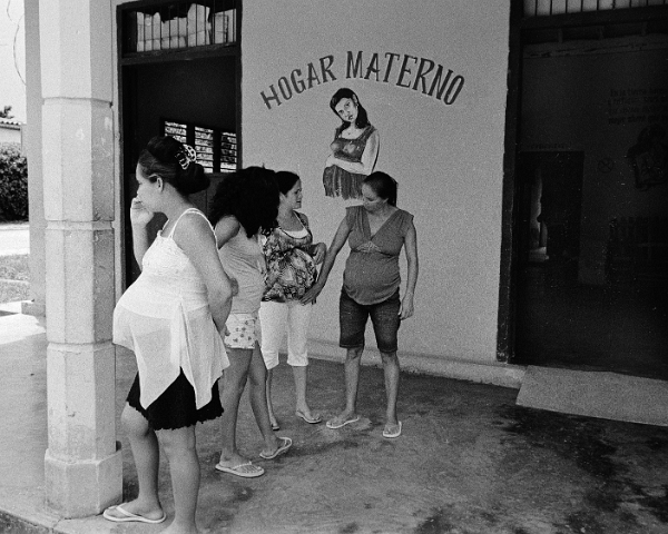 010-women-outside-maternity-house