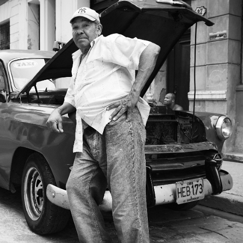 050-b-w-cropped-taxi-driver-(broken)-w-passenge