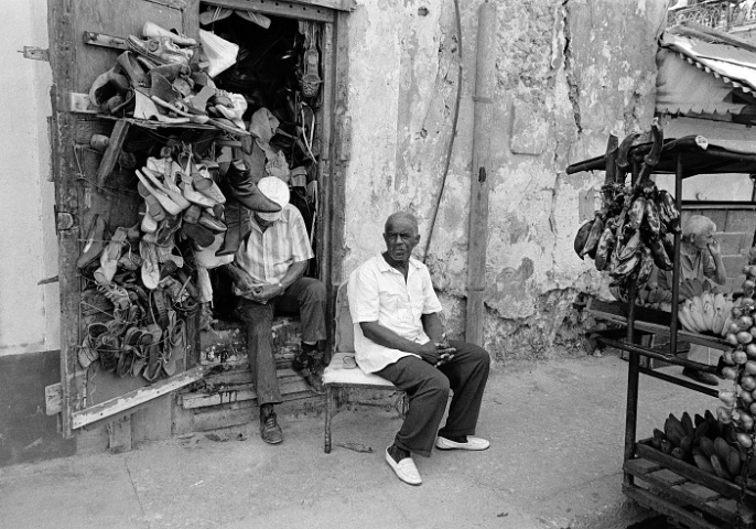 280-men-in-doorway-shop-selling-shoes-7x10