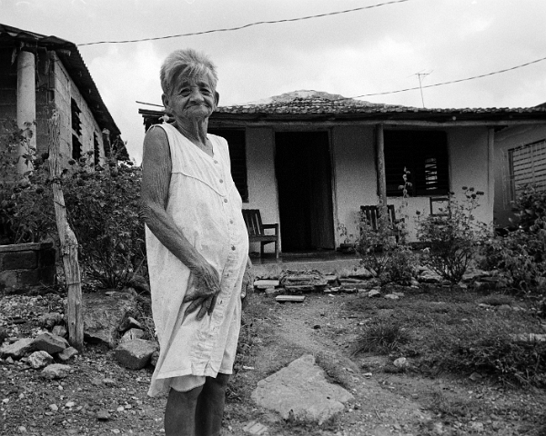 300-old-woman-in-front-hourse