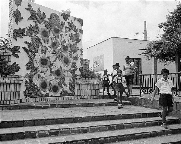 Celia-memorial-w-schoolkids-Manzanillo
