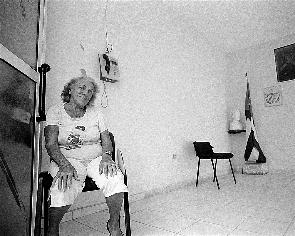 receptionist-sparse-govt-office-Regla