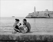 couple-w-child-on-harbor-wall
