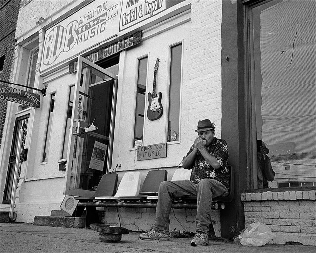 harmonica-player