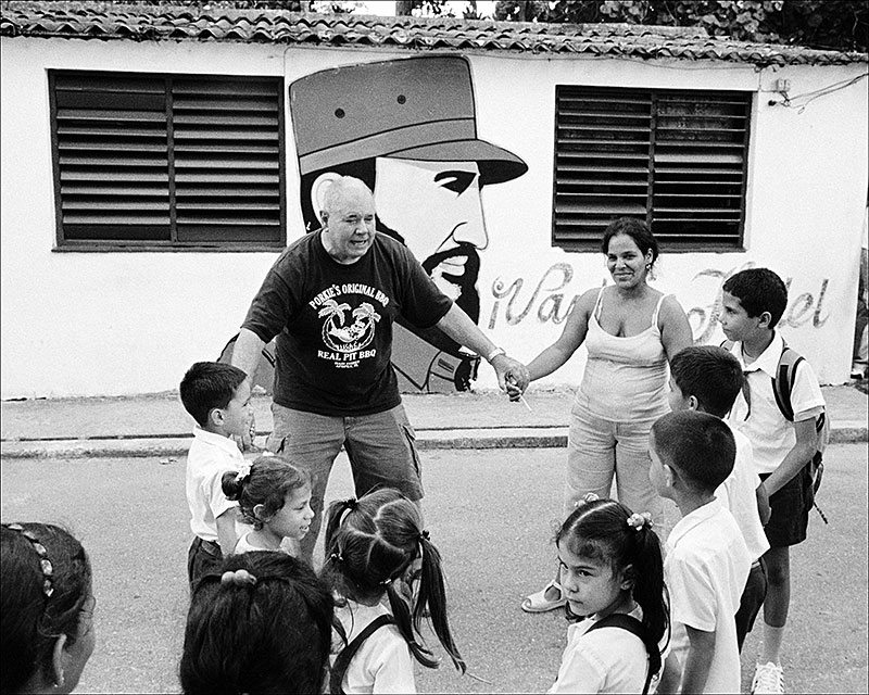 Bob-playing-w-school-kids-Fidel-background