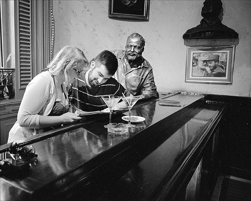 El-Floridata-Hemingway-statue