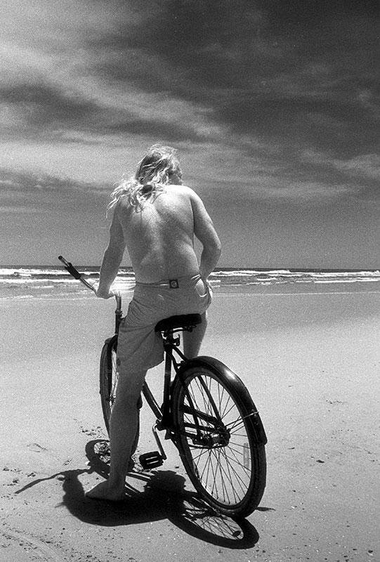 infrared-surfer-on-bike-lev