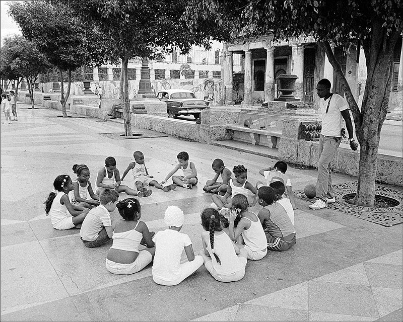 circle-of-students-on-Prado