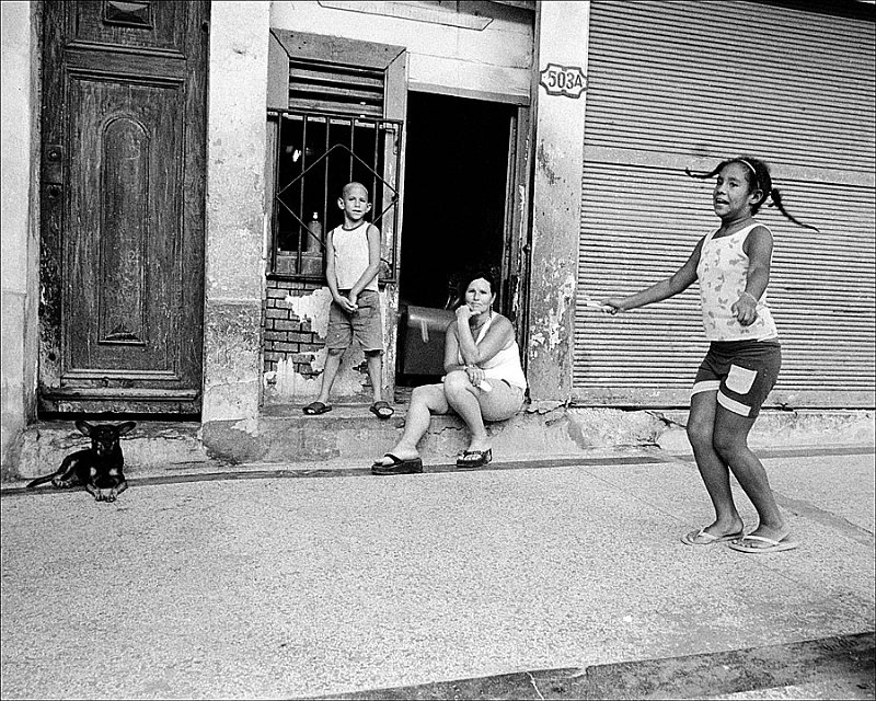 girl-skipping-rope-family-back