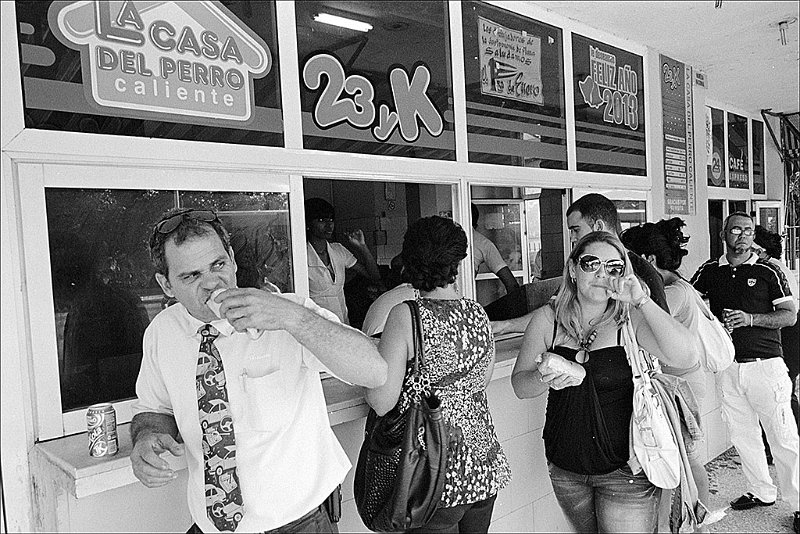 hot-dog-window-Vedado