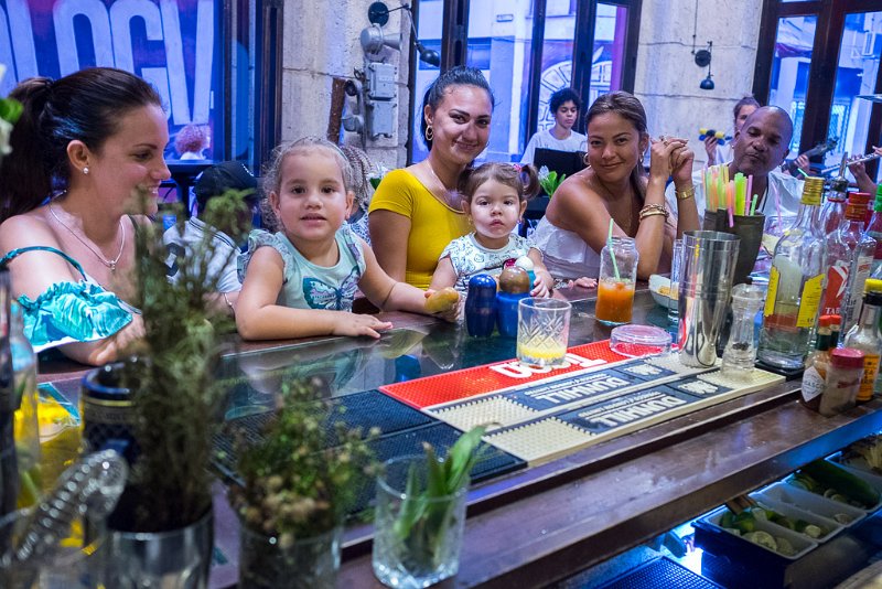 kids in bar - Havana