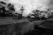 graveyard-Guaro-Caroline-scene