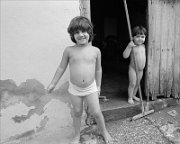 kids-2-doorway-naked-mop